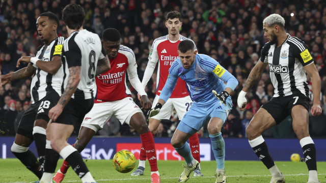 Newcastle beat Arsenal in League Cup first semi-final