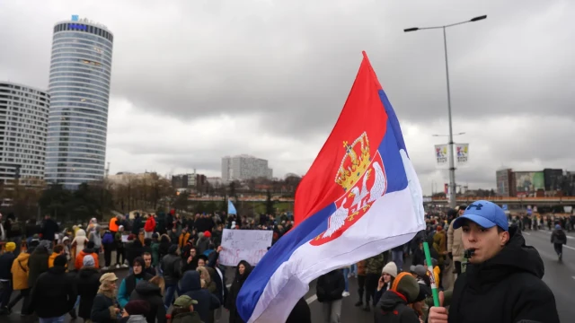 CRTA: 52% of Serbs against Vucic, corruption and poverty are the biggest problems in Serbia