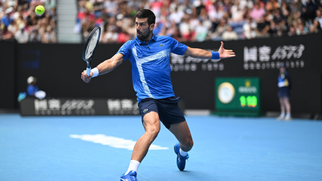 Djokovic, Alcaraz advance in Melbourne