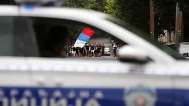 Kosovo closes 10 parallel Serbian municipalities