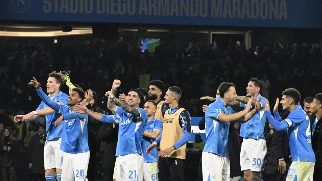 Napoli inflict first defeat on Juventus this season and open up a lead over Inter